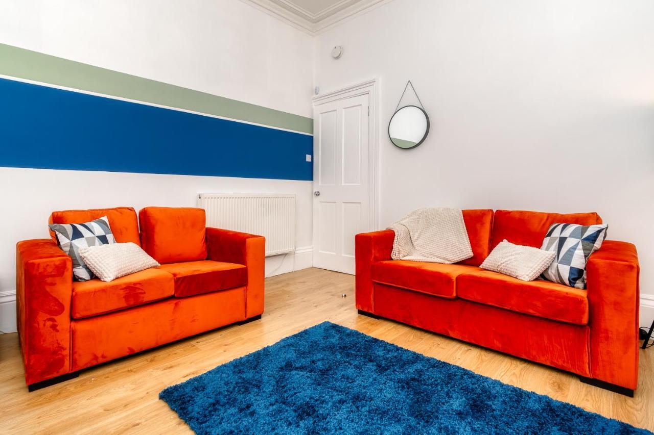Cosy Retreat - Charming 2-Bed Apartment Greenock Dış mekan fotoğraf