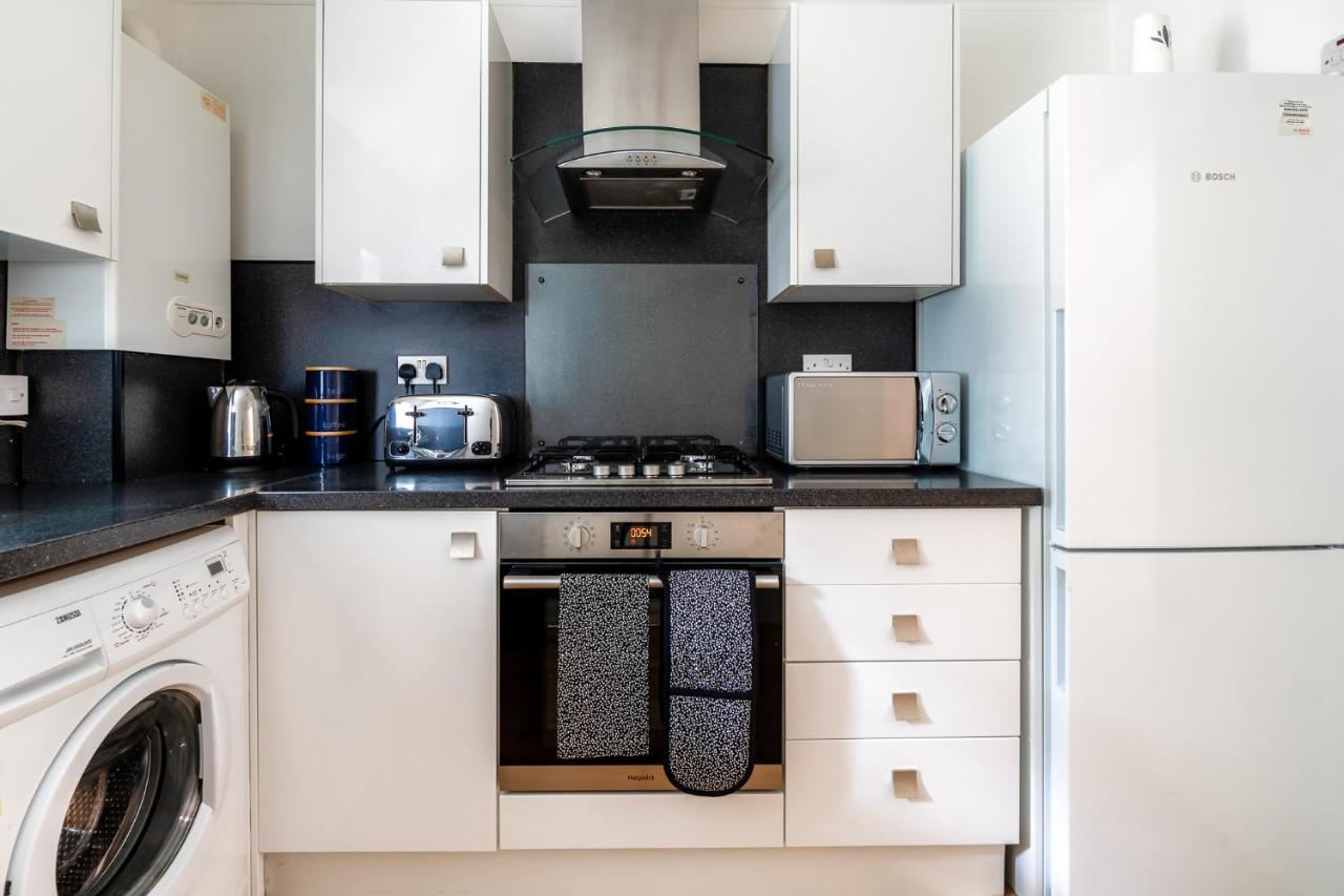 Cosy Retreat - Charming 2-Bed Apartment Greenock Dış mekan fotoğraf