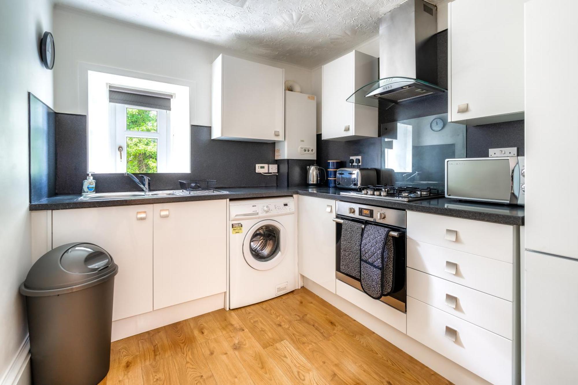 Cosy Retreat - Charming 2-Bed Apartment Greenock Dış mekan fotoğraf